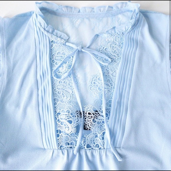 Express lace trim sleeveless blouse - Picture 2 of 6